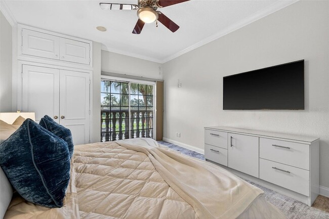 Building Photo - 922 N Shore Dr NE