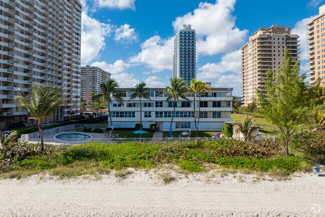 Building Photo - Taromina Apartments