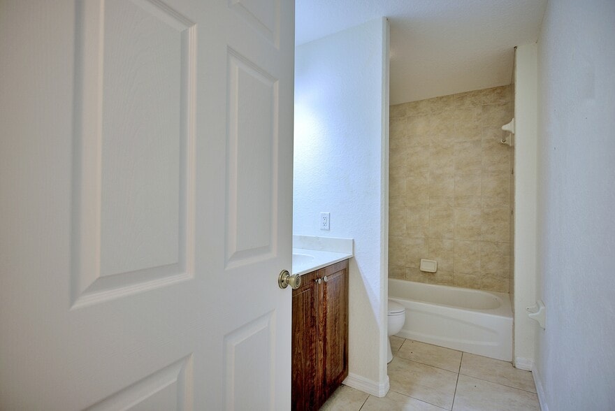 Building Photo - 221 Beech Way NW