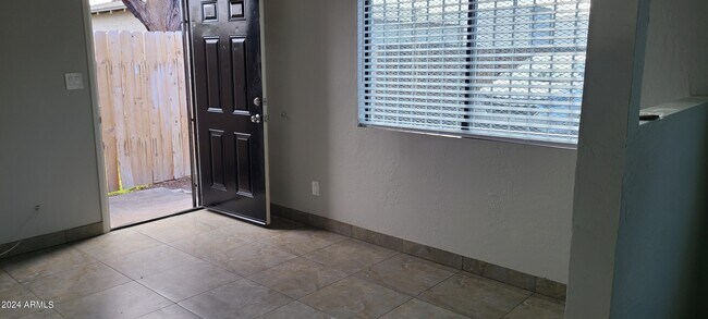 Building Photo - 2540 West Campbell Ave