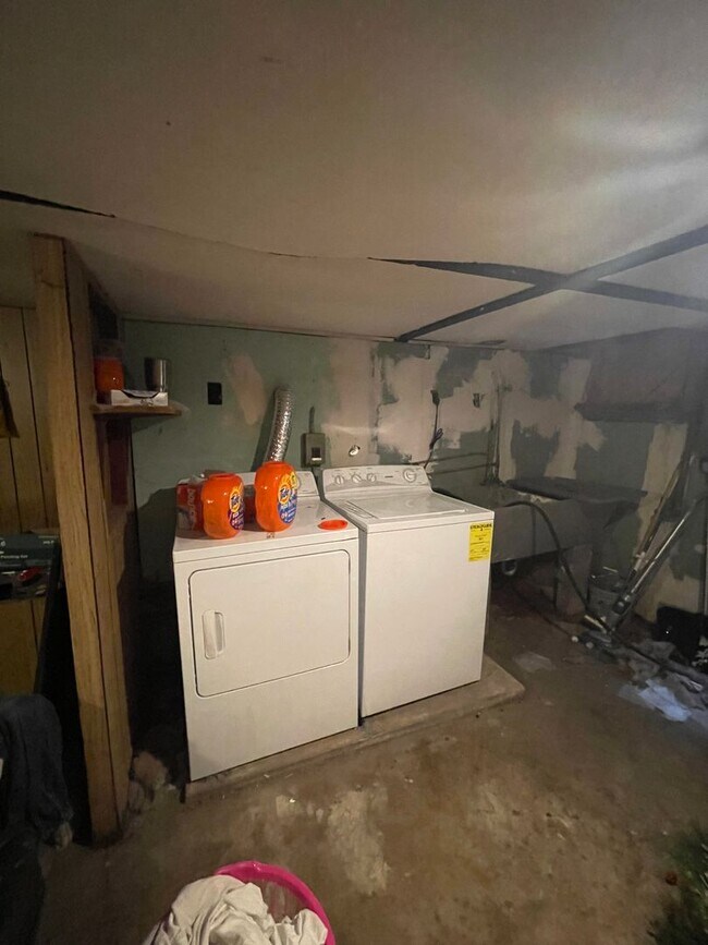 Building Photo - Modern 3 Bedroom, 1 Bath Passyunk Sq. Home...