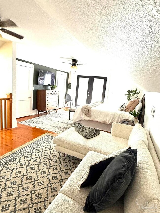 Building Photo - 6855 Pine St