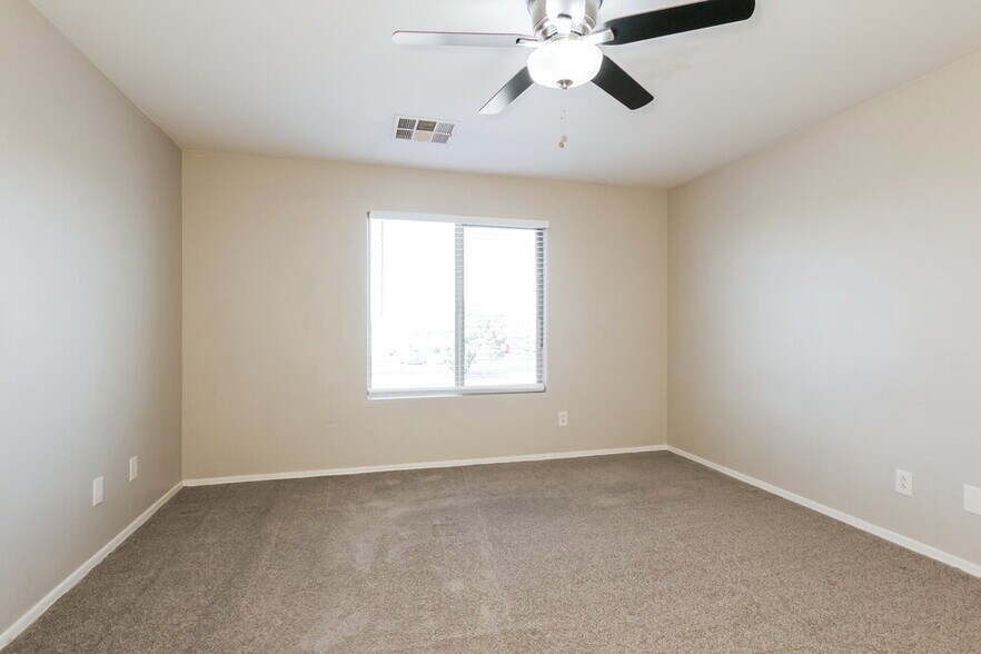 Building Photo - 1588 S 220th Ln