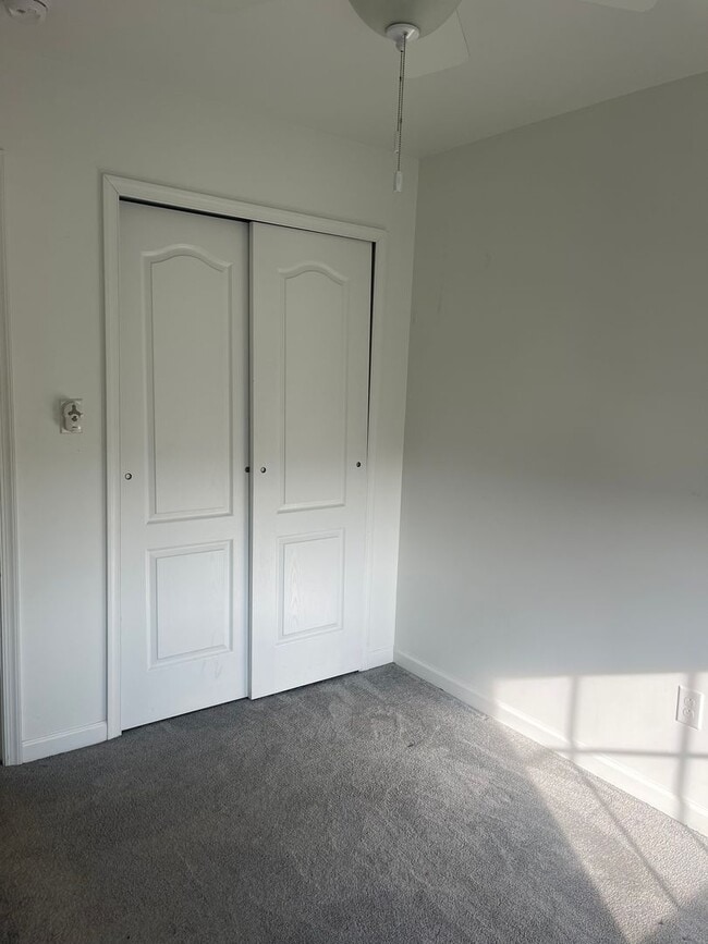 Building Photo - 3 bedroom 2 1/2 bath Townhouse in Bayberry