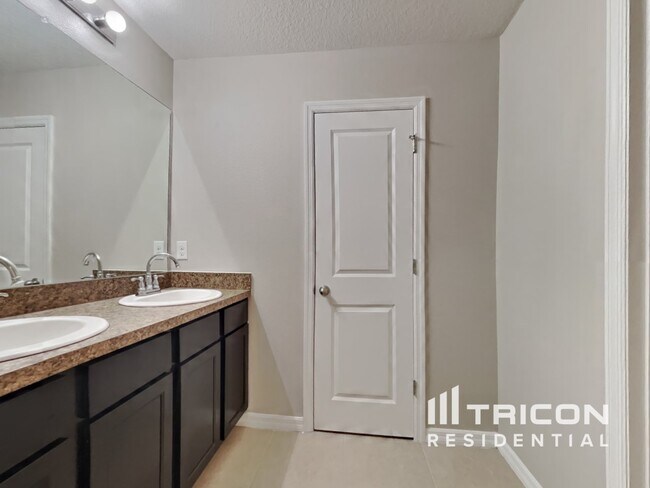 Building Photo - 10111 Mangrove Well Rd