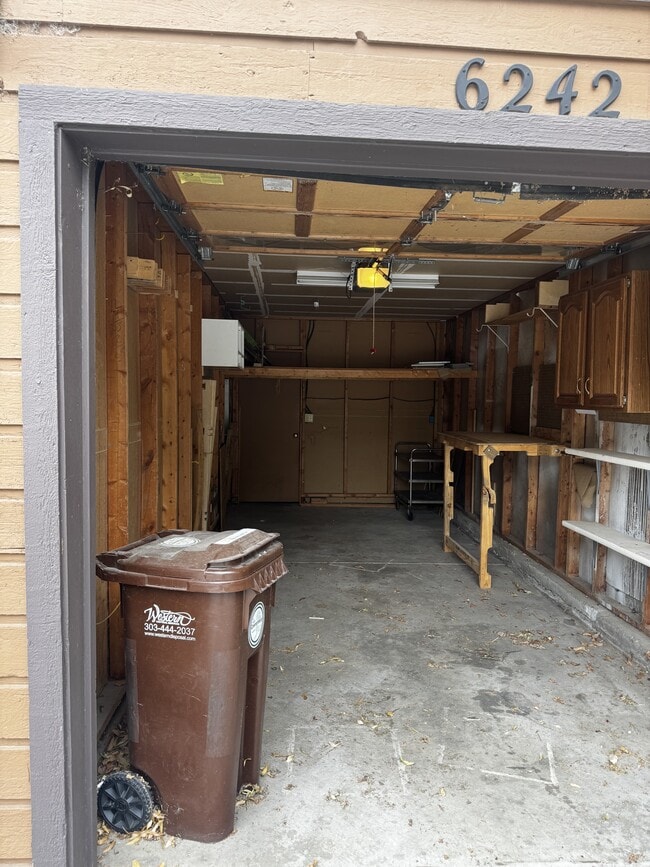 Building Photo - 6242 Willow Ln