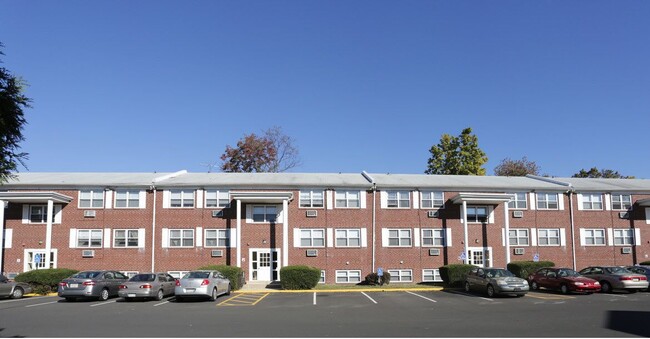 Building Photo - Bellevue Court Apartments