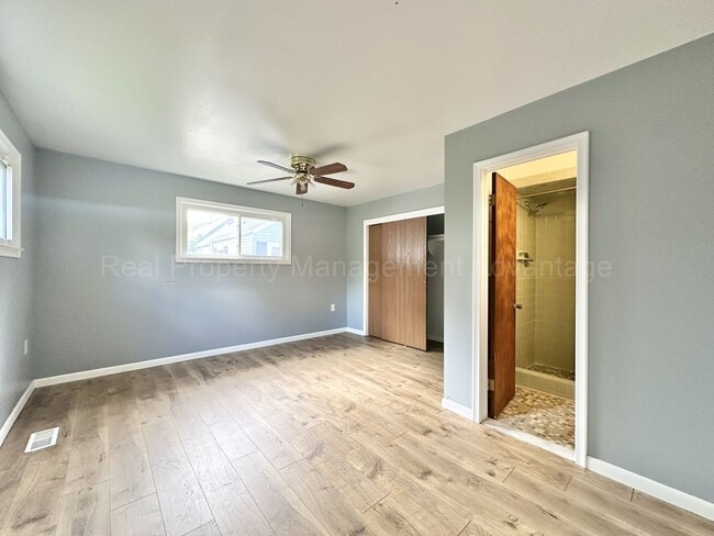 Building Photo - Spacious 4-Bedroom, 2-Bath Home in Clawson – Minutes from Downtown!