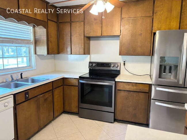 Building Photo - 32 Bay Dr NE