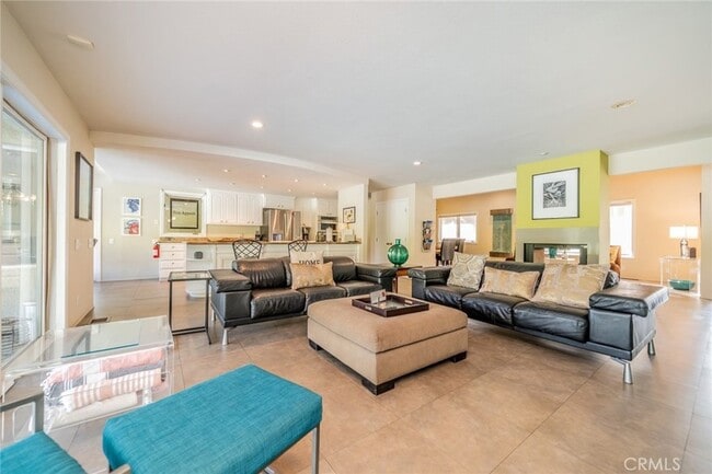 Building Photo - 1600 Palm Tree Dr