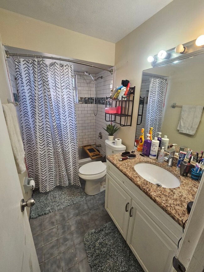 Building Photo - 118 SW Fairway Ave