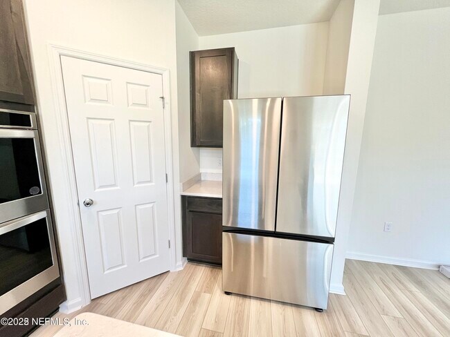 Building Photo - 12859 Logans Walk Ln
