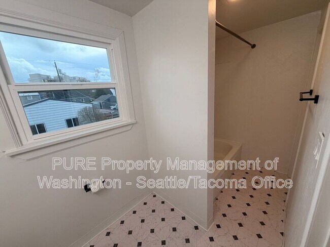 Building Photo - 3136 S 18th St