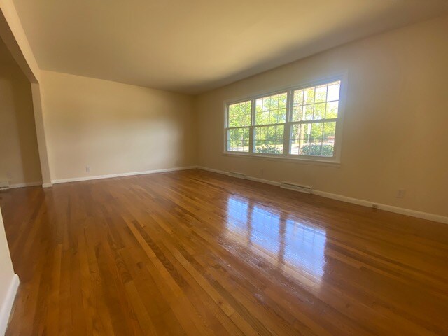 Building Photo - 220 Garland Dr