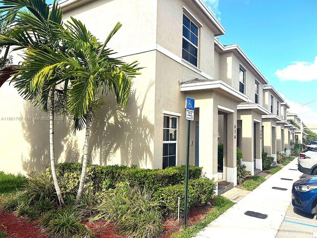 Building Photo - 476 NE 5th St