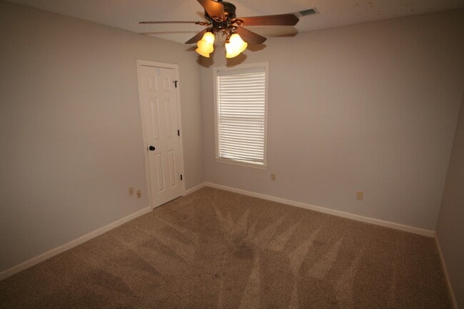 Building Photo - 6776 Dianna Dr