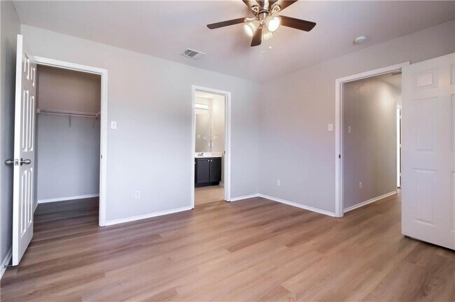 Building Photo - 706 Big Spring Dr
