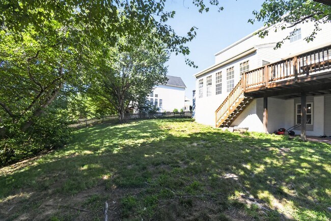 Building Photo - Meticulously maintained & spacious 4 Bd/2 full & 2 half bath home  Home in Dawson's Landing - Pet...