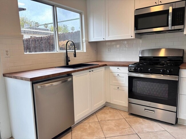 Building Photo - Beautifully updated 2-bedroom, 1.5-bathroom townhome located in the highly desirable Reseda area ...