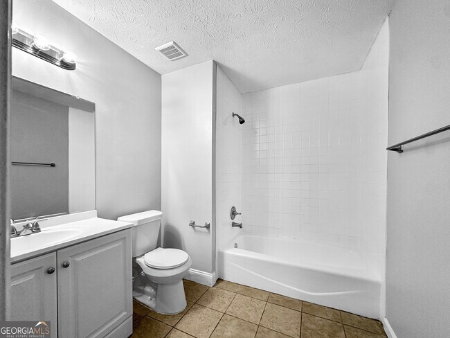 Building Photo - 1890 Tree Brooke Ln