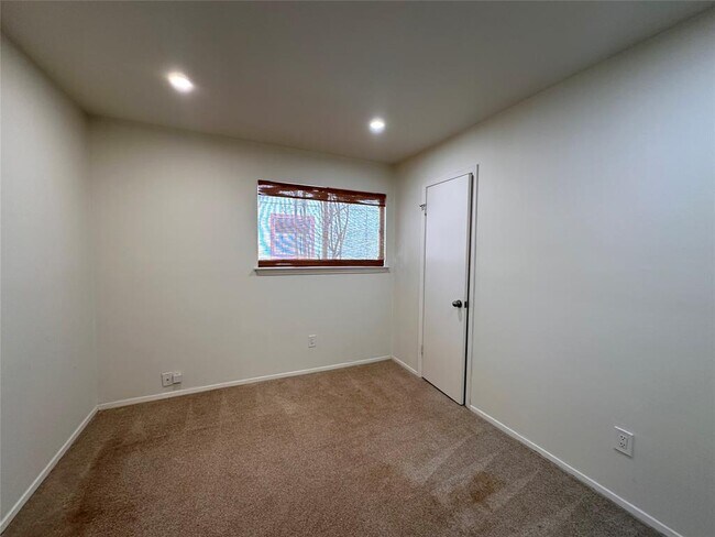 Building Photo - 2711 Wilcrest Dr