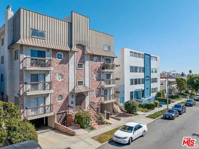 Building Photo - 1750 N Harvard Blvd