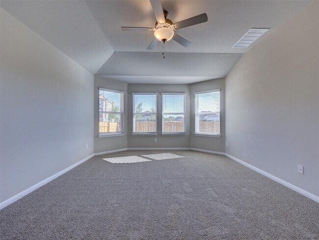 Building Photo - 100 Greenspire Ln