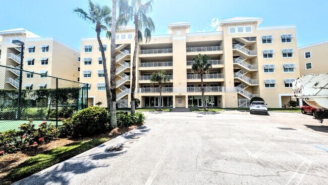 Primary Photo - Annual Turnkey 3/3 penthouse on waterfront...