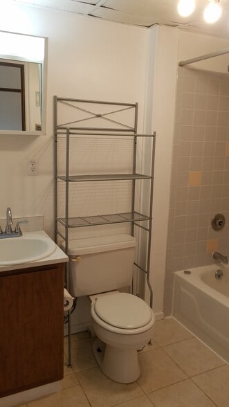 Master bathroom - 3449 Taft Way