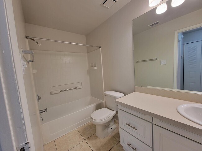 Building Photo - 3831 Bowline Cir