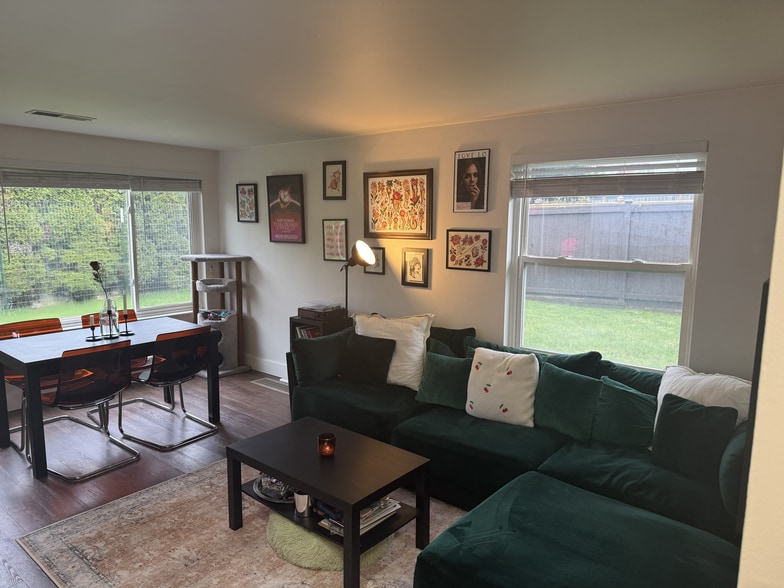 Dinning/ living room - 814 N 105th St