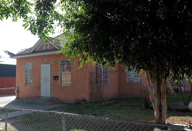 Building Photo - 2111 Pasadena Ave