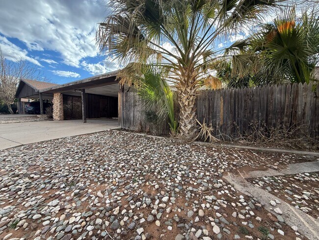 Building Photo - 2723-2723 Fair Palms Pl