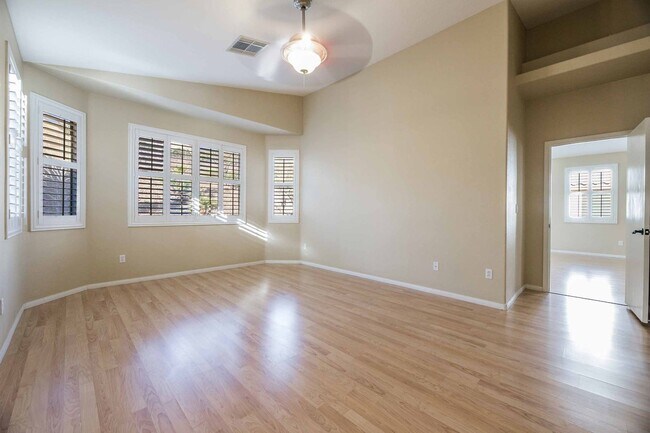 Building Photo - Stunning Single Story in Henderson