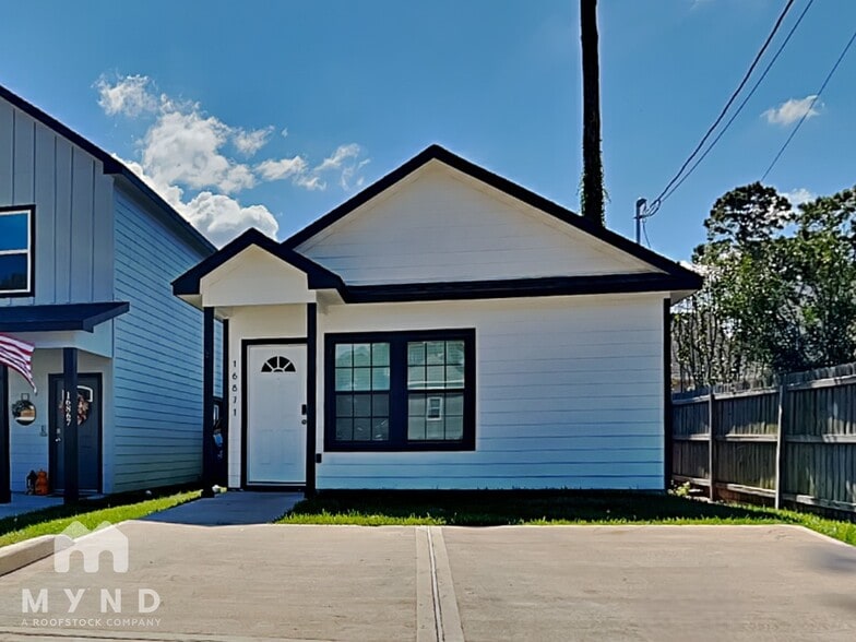 Primary Photo - 16871 W Juneau St