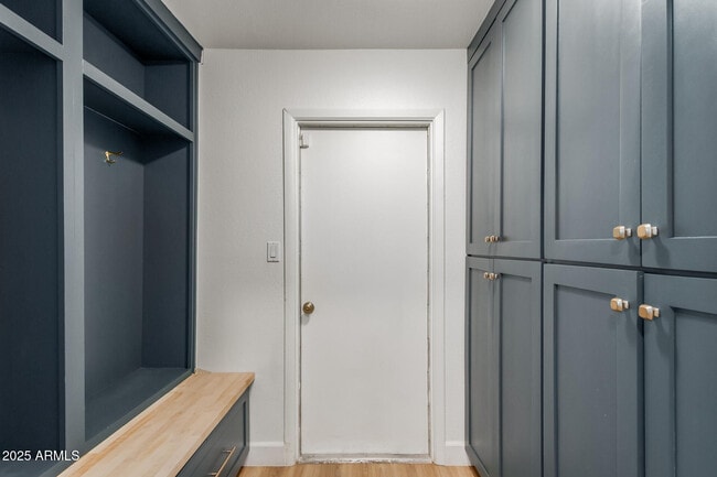 Building Photo - 5253 E Beck Ln