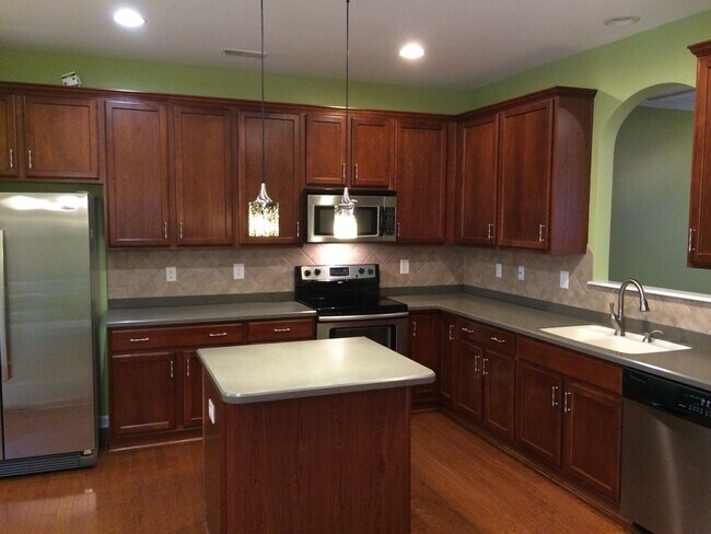 Building Photo - Pre-leasing for May 2026!