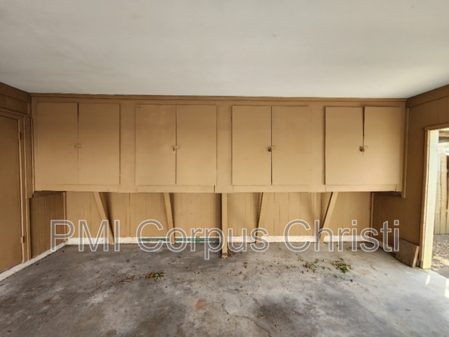 Building Photo - 6132 Hidden Cove