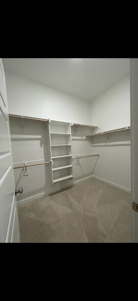 Building Photo - 527 Ridgedale Dr