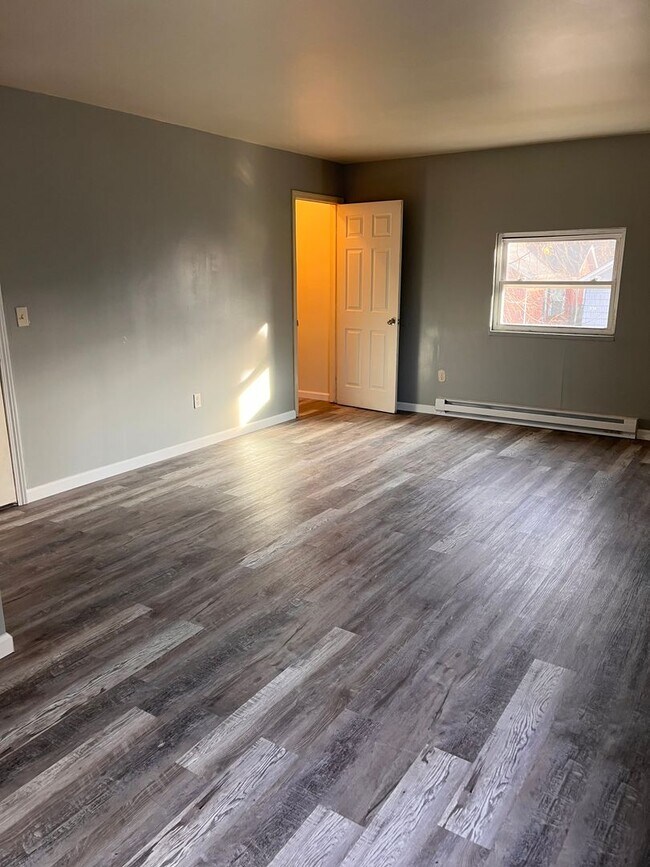 Building Photo - 323 Xenia Ave