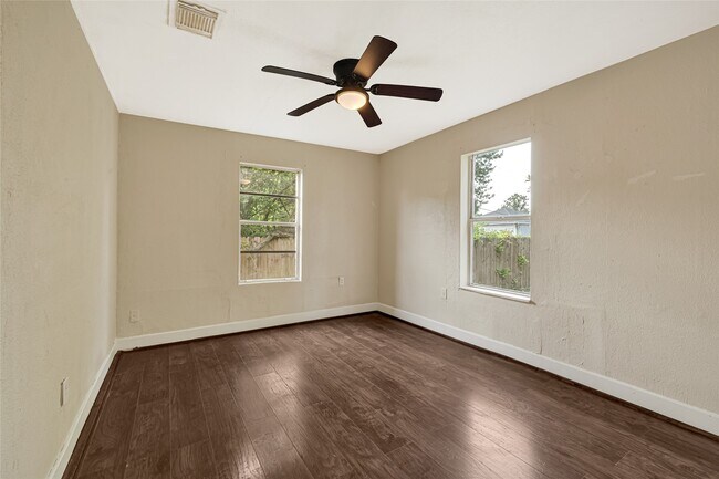 Building Photo - 7526 Bywood St