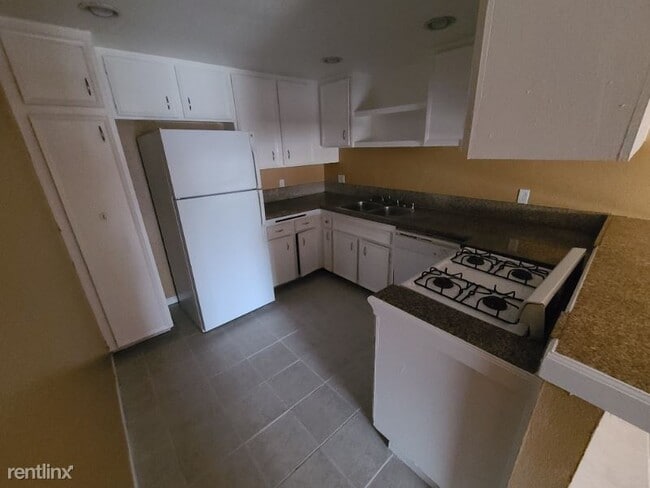 Building Photo - 9813 Caspi Gardens Dr