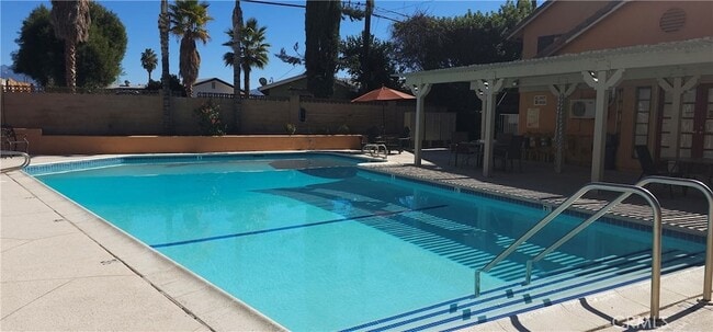 Building Photo - 1112 Turquoise St