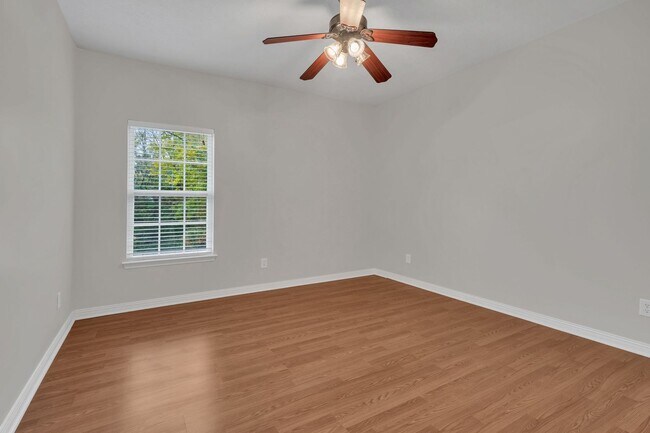 Building Photo - Beautifully Updated Home with Modern Finishes