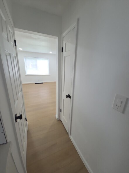 Building Photo - 509 N Rosedale Ave