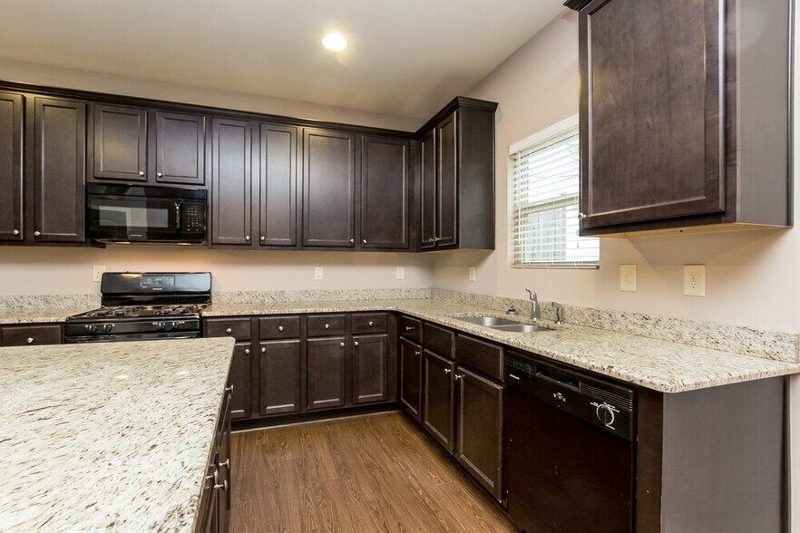 Building Photo - 261 Chandler Bluff Ct SE