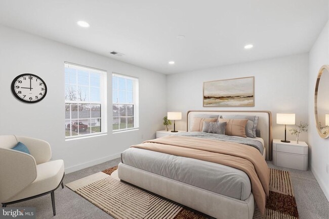 Building Photo - 65 Oaktree Dr