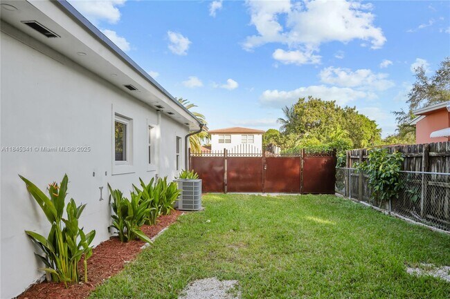 Building Photo - 1310 SW 76th Ave