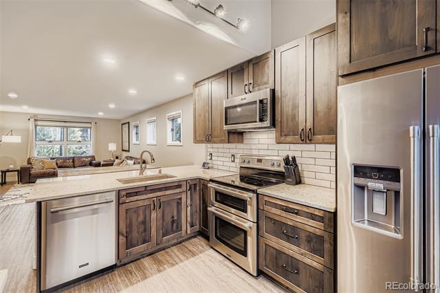 Building Photo - 717 Meadow Dr