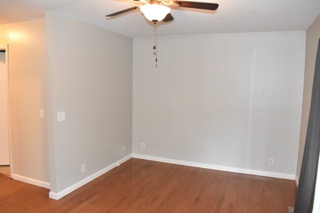 Building Photo - 3 Bed/2 Bath Home in East Nashville, Fenced Yard, Hardwood Floors, Minutes to Shelby Bottoms